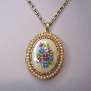 Vintage Avon Sweet Violets Locket Necklace 24" L